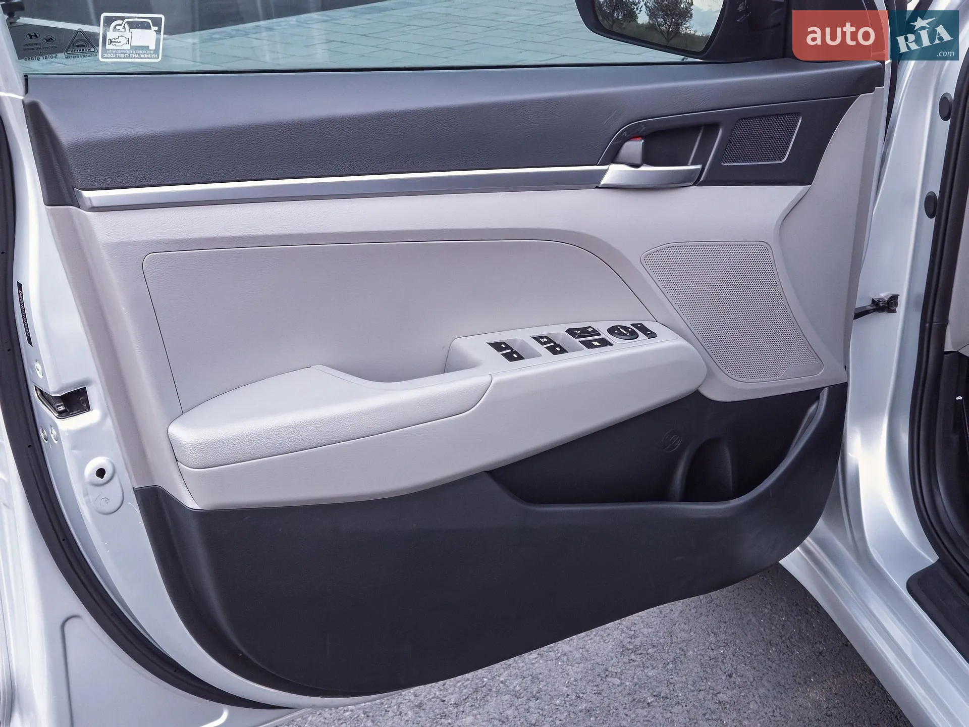2019 Hyundai Elantra - мініатюра 12