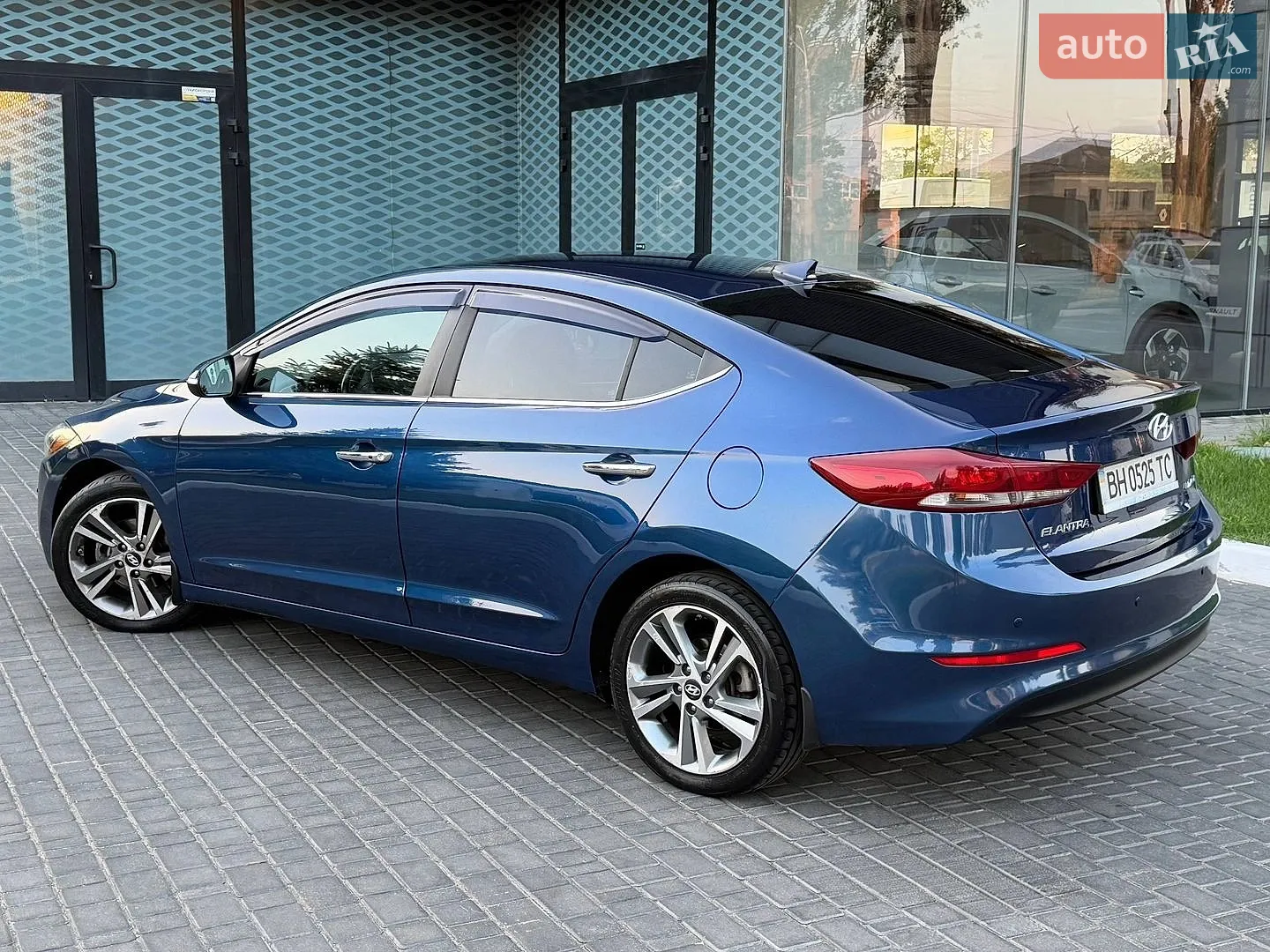 2016 Hyundai Elantra - мініатюра 16