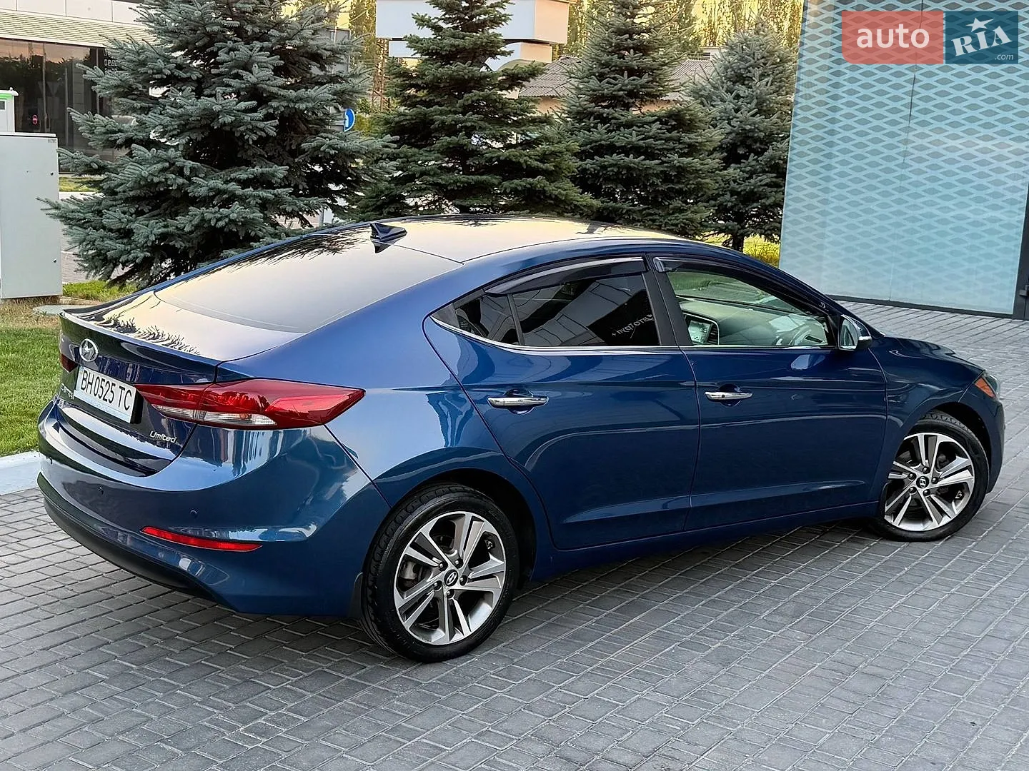 2016 Hyundai Elantra - мініатюра 20