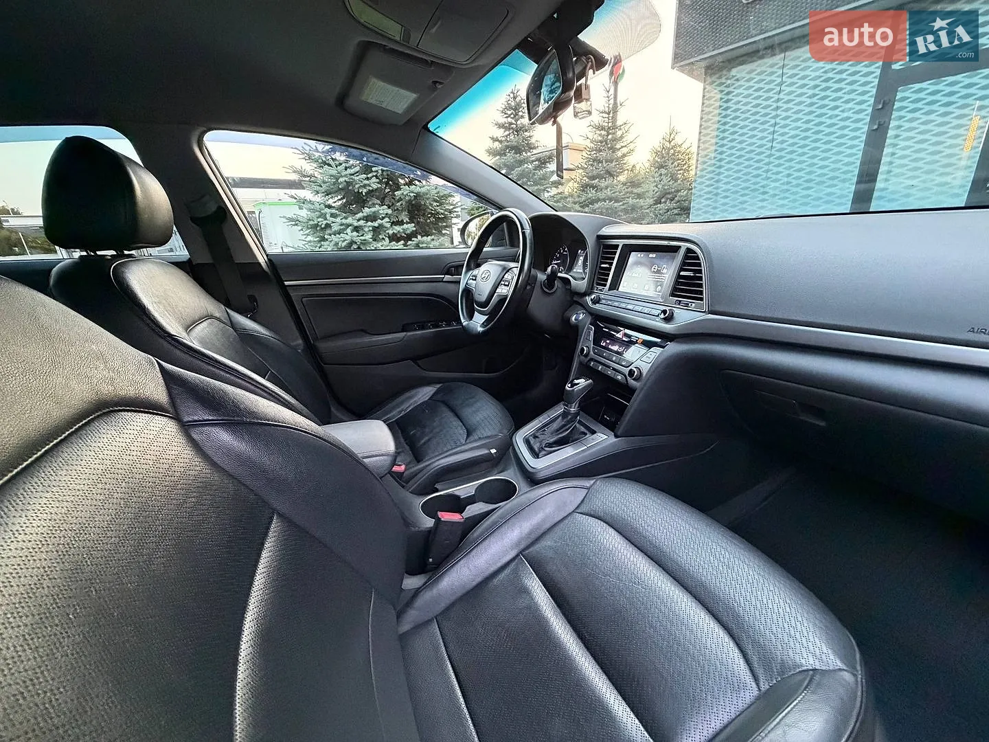 2016 Hyundai Elantra - мініатюра 31