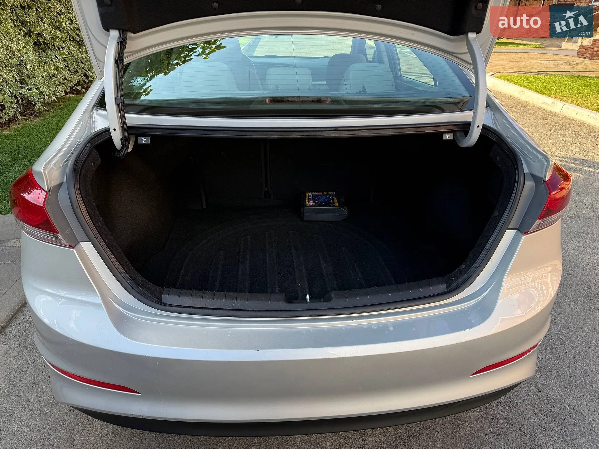 2018 Hyundai Elantra - мініатюра 14