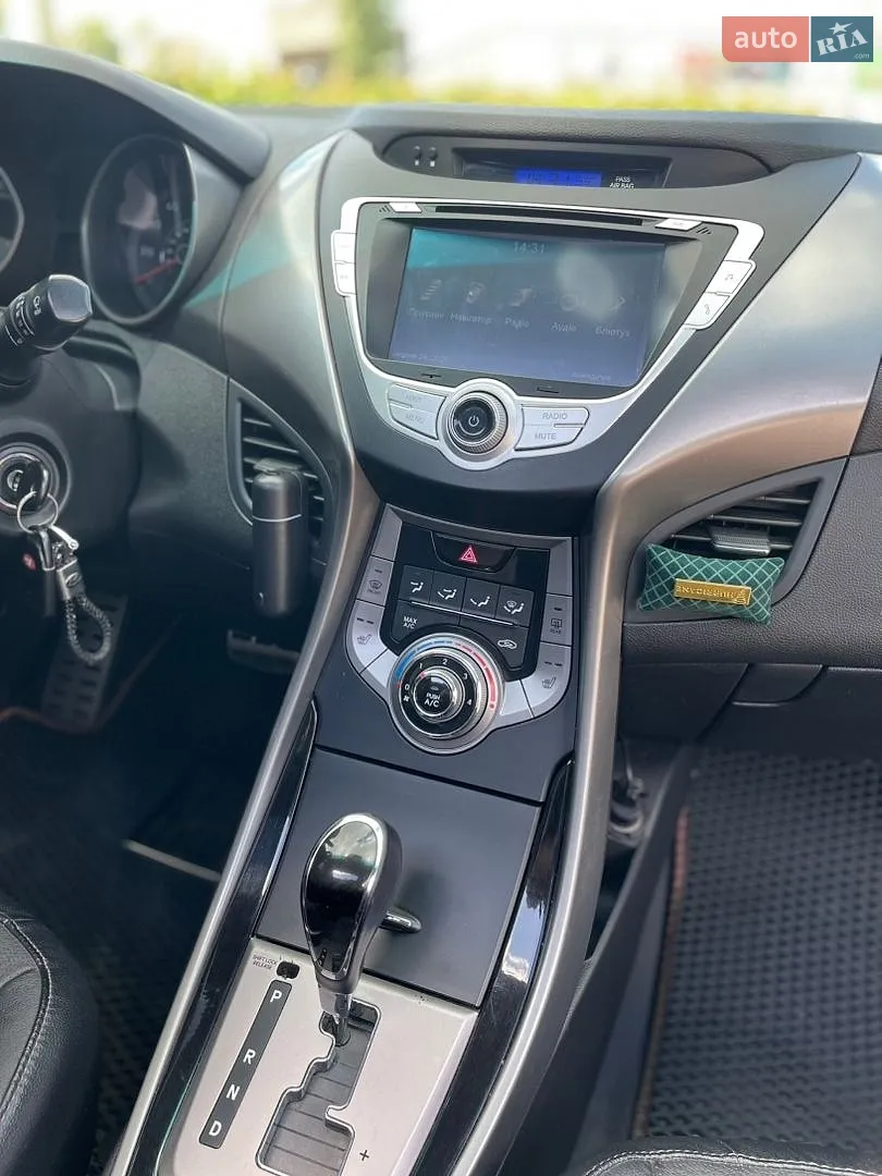2013 Hyundai Elantra - мініатюра 16