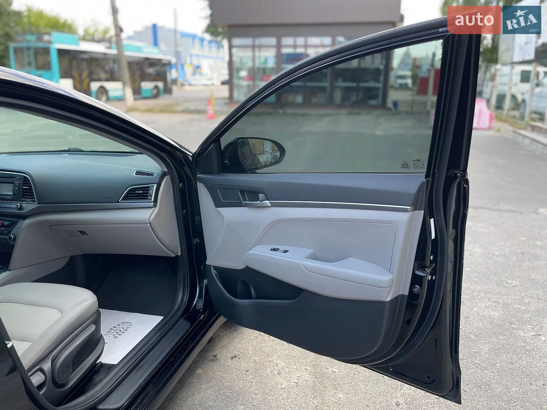 2017 Hyundai Elantra - мініатюра 39
