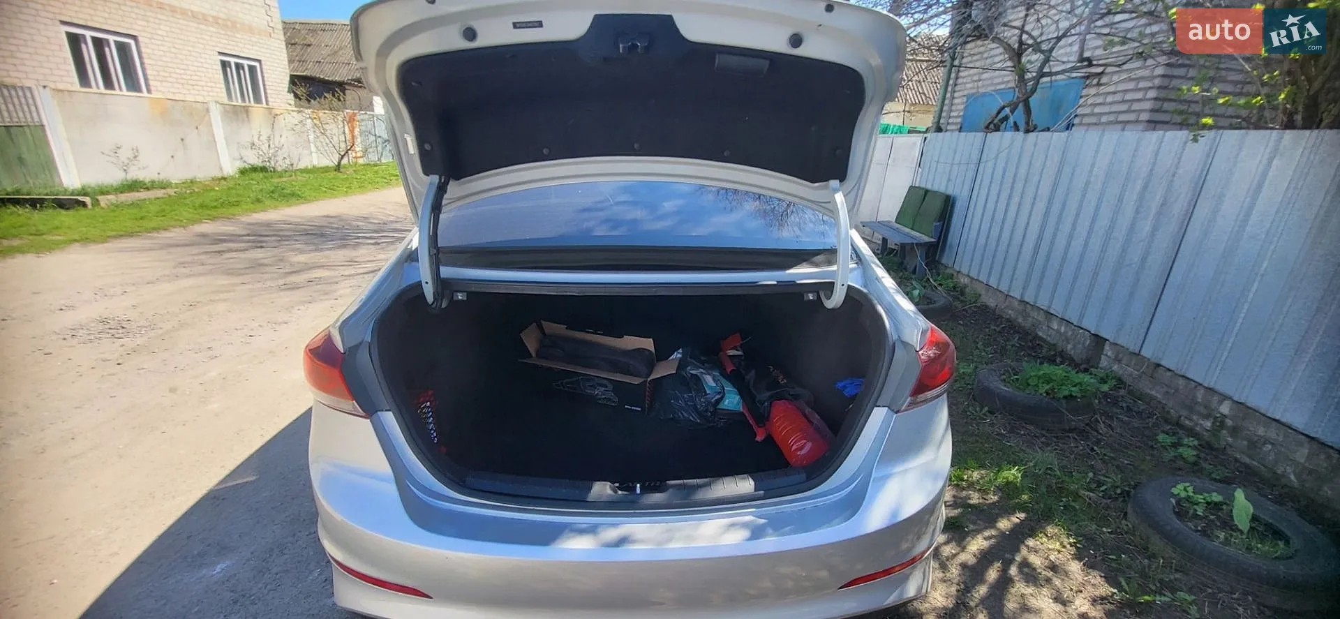 2016 Hyundai Elantra - мініатюра 21