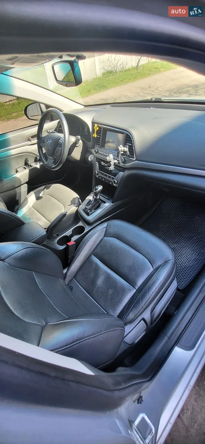 2016 Hyundai Elantra - мініатюра 19