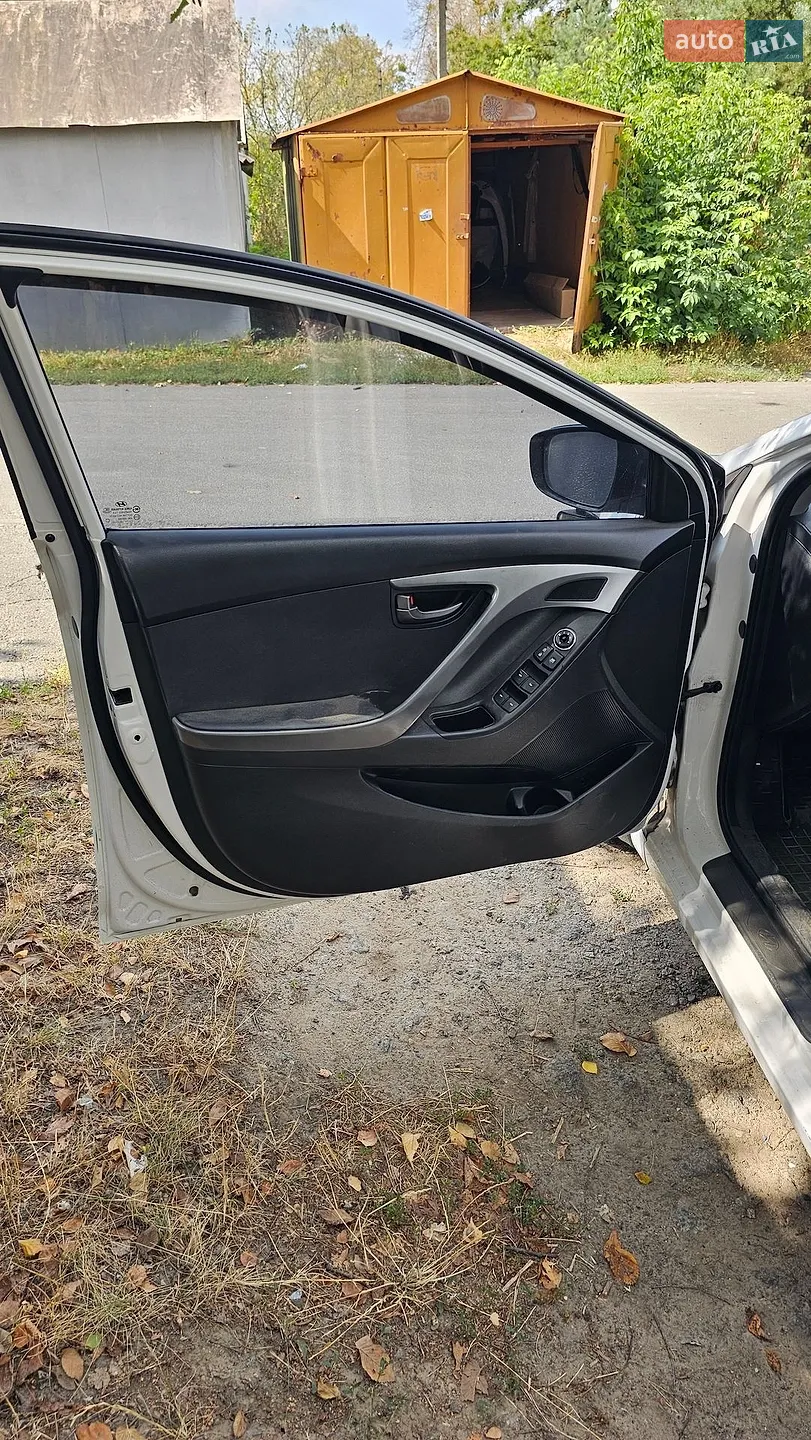 2013 Hyundai Elantra - мініатюра 23