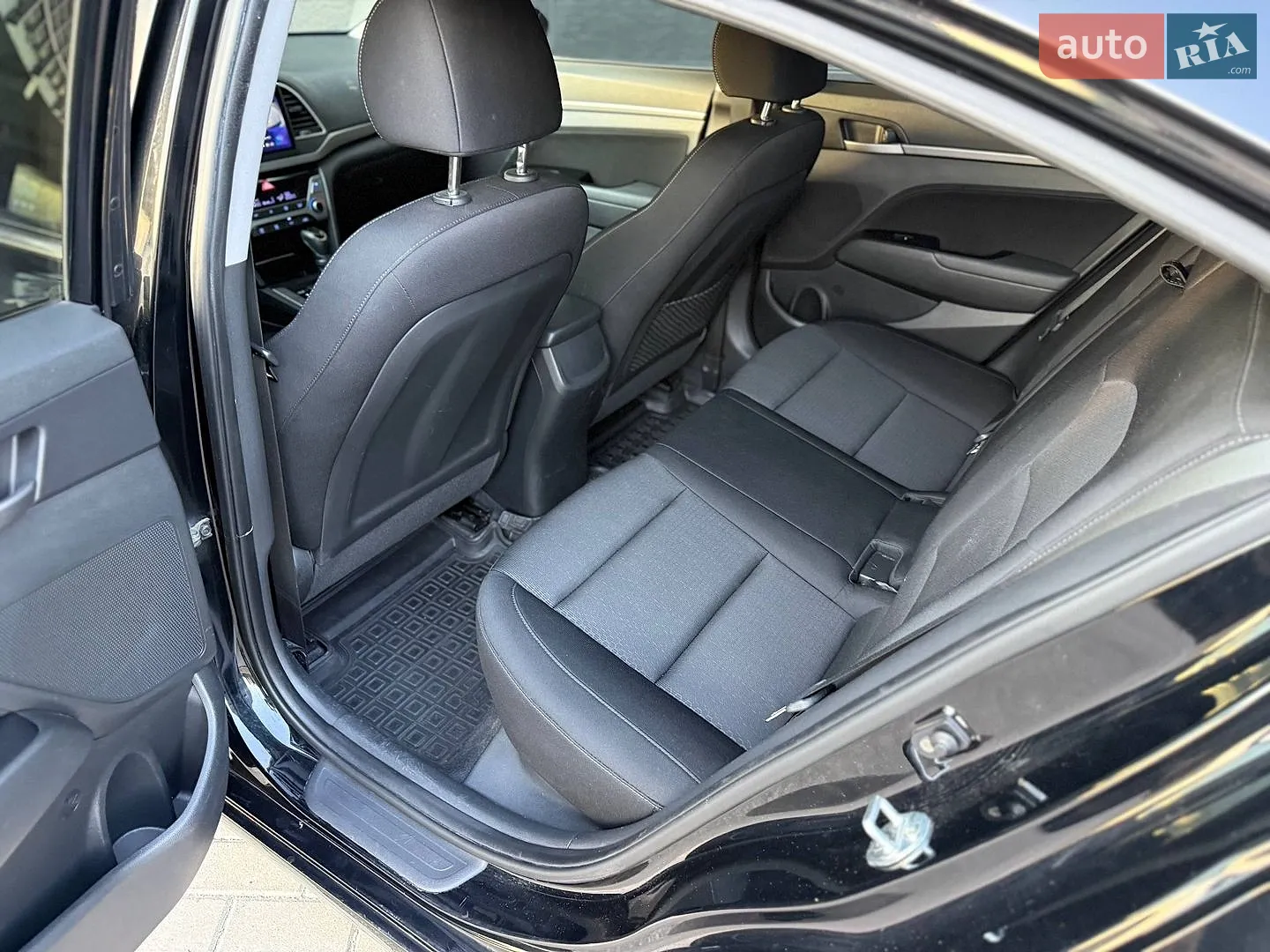 2018 Hyundai Elantra - мініатюра 16