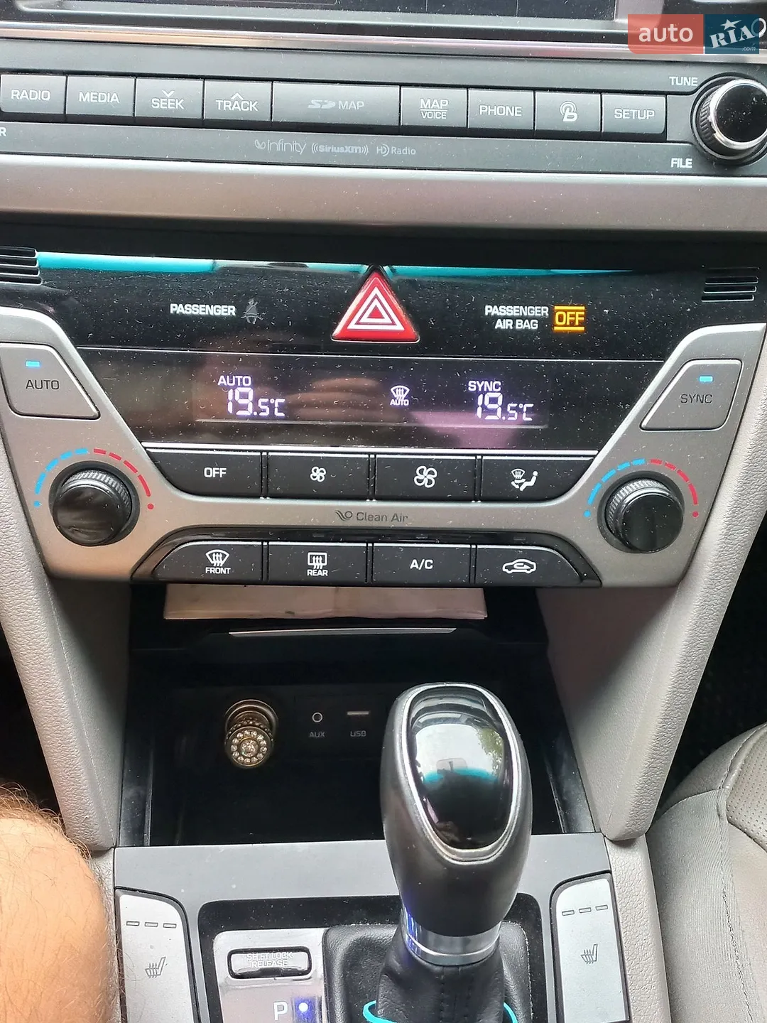 2016 Hyundai Elantra - мініатюра 32