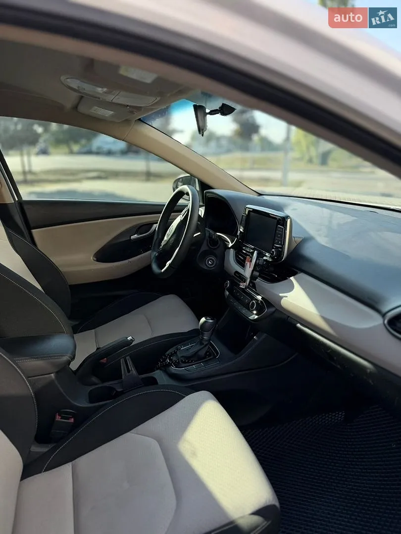 2019 Hyundai Elantra - мініатюра 9