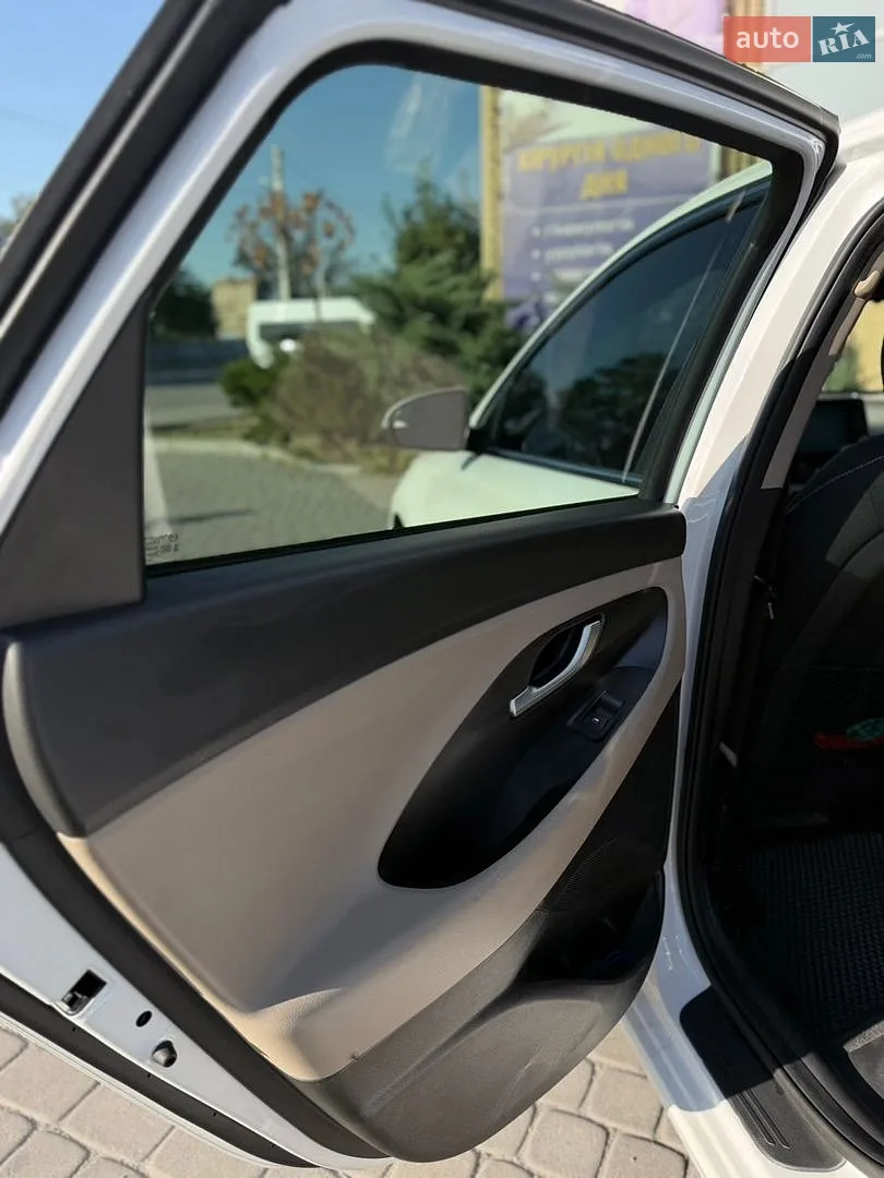 2019 Hyundai Elantra - мініатюра 14