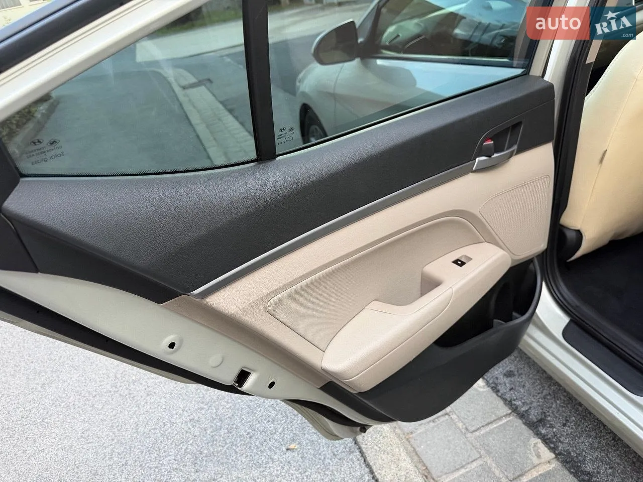 2018 Hyundai Elantra - мініатюра 19