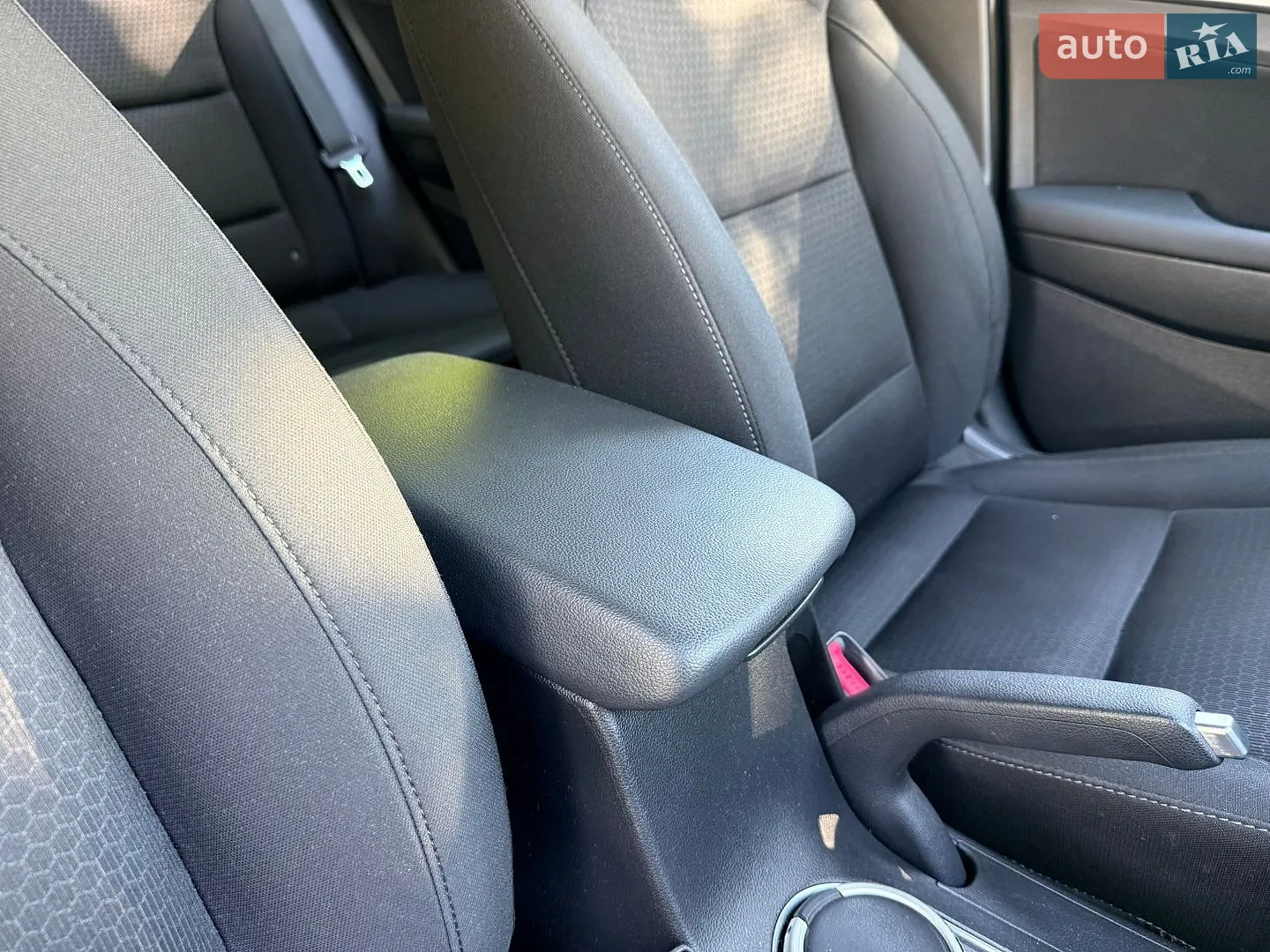 2018 Hyundai Elantra - мініатюра 28