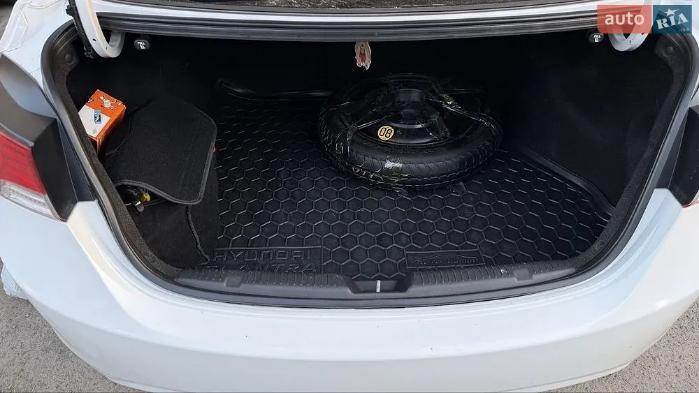 2013 Hyundai Elantra - мініатюра 6