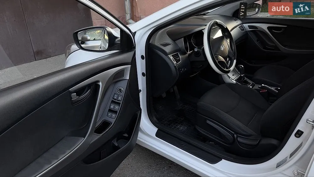 2013 Hyundai Elantra - мініатюра 10