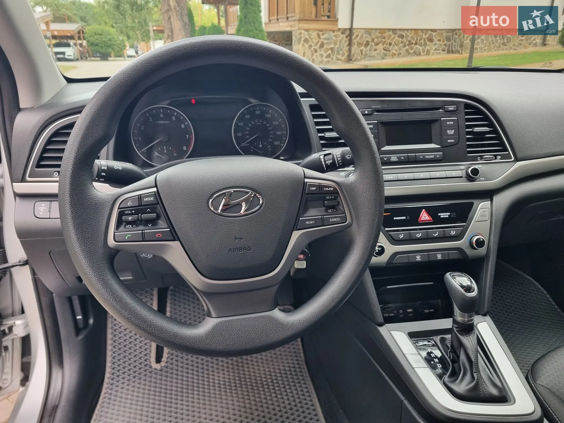 2017 Hyundai Elantra - мініатюра 16