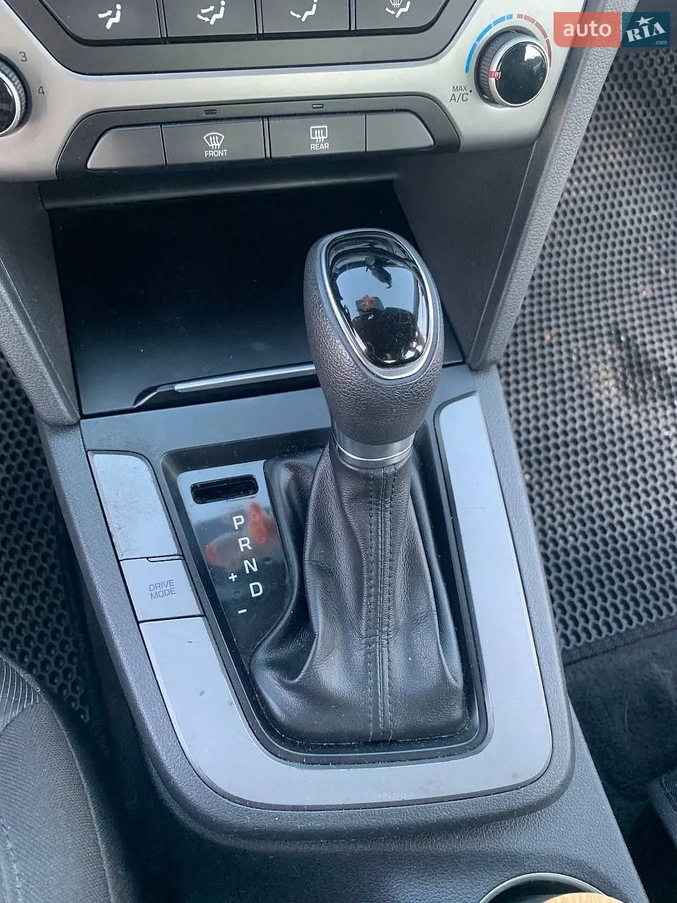 2018 Hyundai Elantra - мініатюра 28