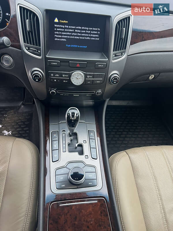 Седан Hyundai Equus 2012 в Кременчуці