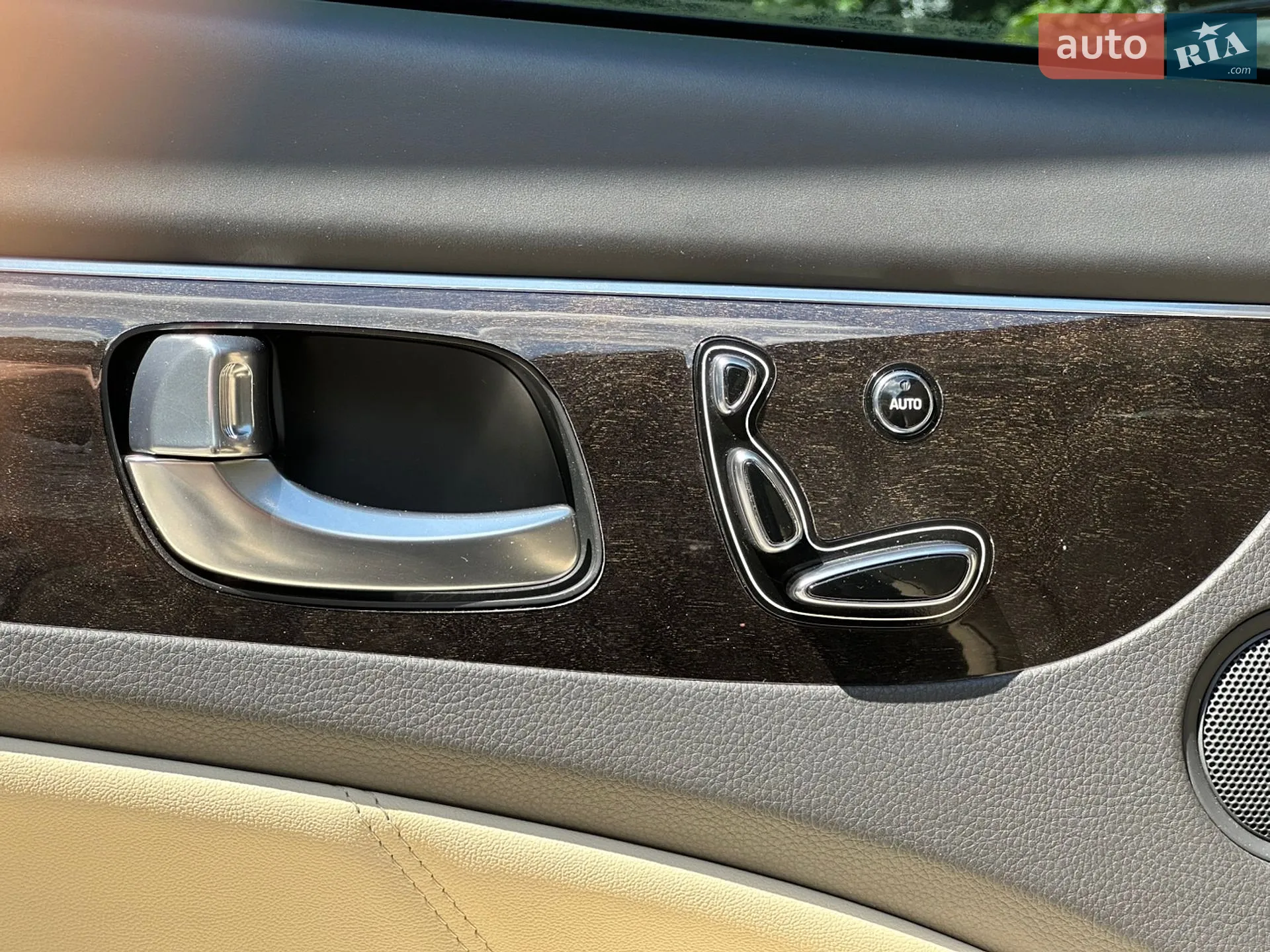 2015 Hyundai Equus - мініатюра 38