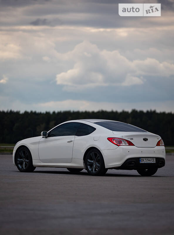 Купе Hyundai Genesis Coupe 2011 в 
