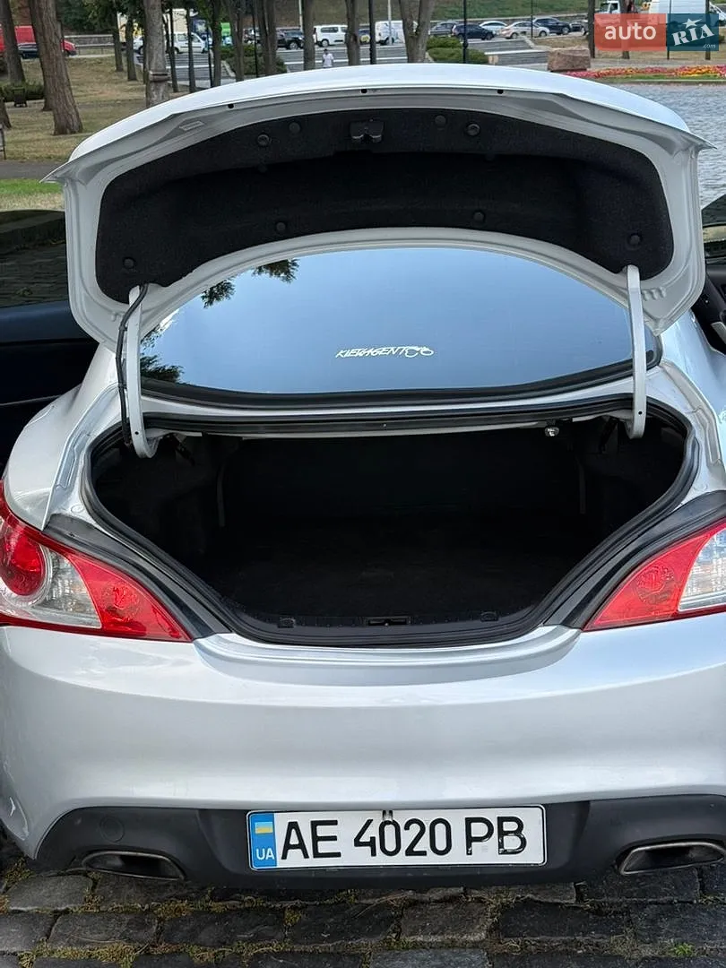 2010 Hyundai Genesis Coupe - мініатюра 16