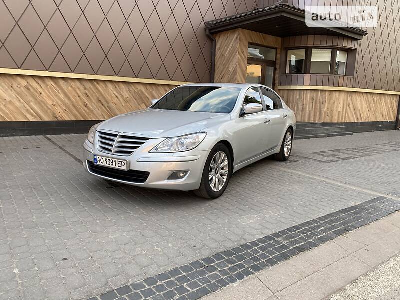 Седан Hyundai Genesis 2008 в Ужгороде