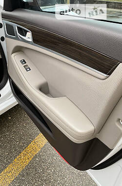 Седан Hyundai Genesis 2015 в 