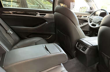 Седан Hyundai Genesis 2015 в 