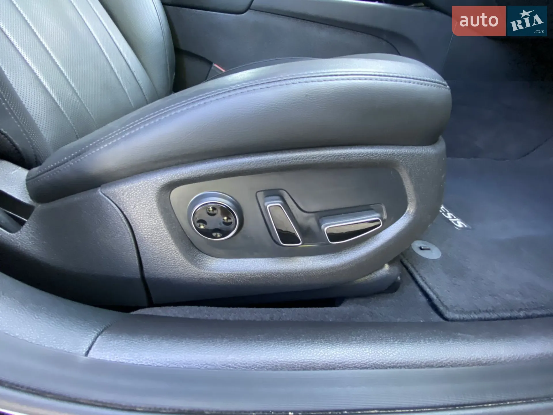 2015 Hyundai Genesis - мініатюра 26