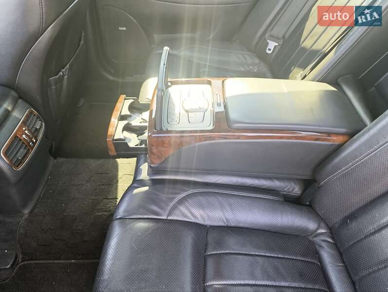 Седан Hyundai Genesis 2008 в Малине