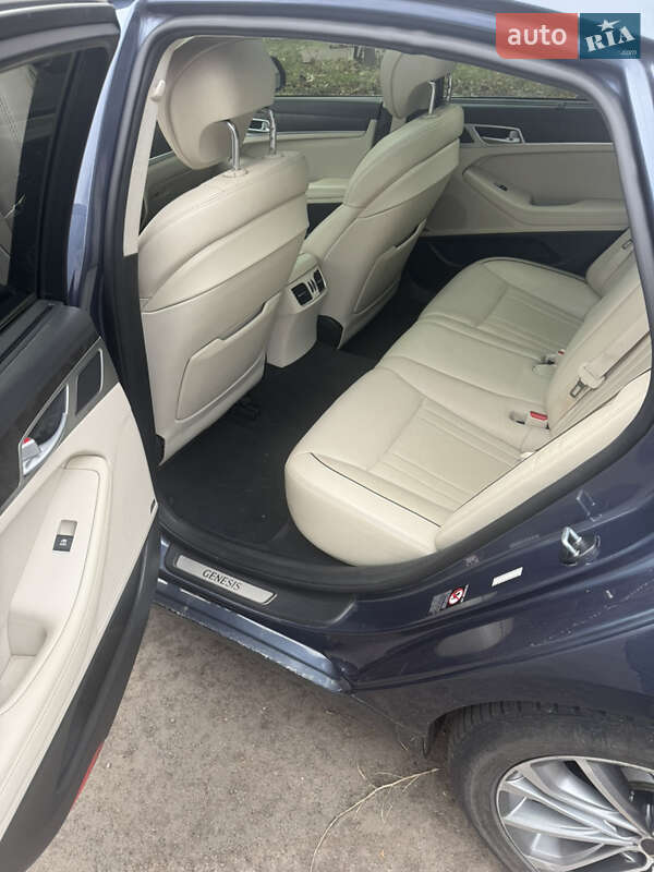 Седан Hyundai Genesis 2015 в Кременчуге