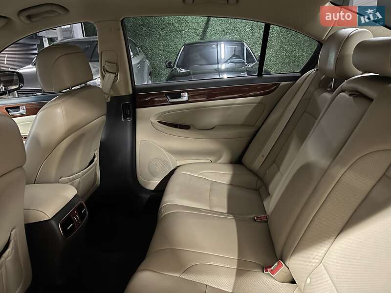 Седан Hyundai Genesis 2013 в Киеве