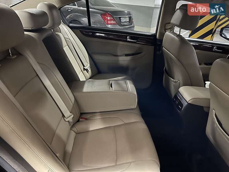 Седан Hyundai Genesis 2013 в Киеве