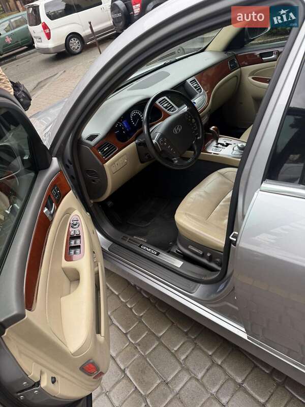 Седан Hyundai Genesis 2012 в Киеве