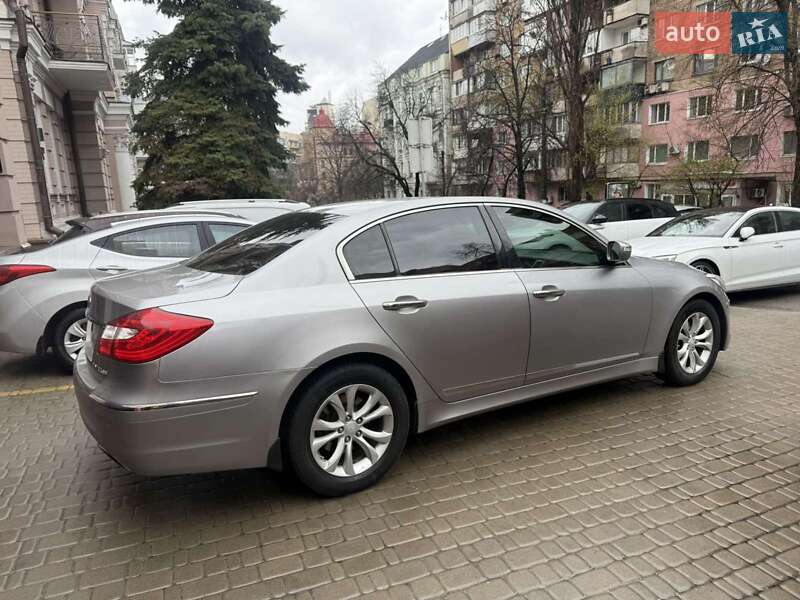 Седан Hyundai Genesis 2012 в Киеве