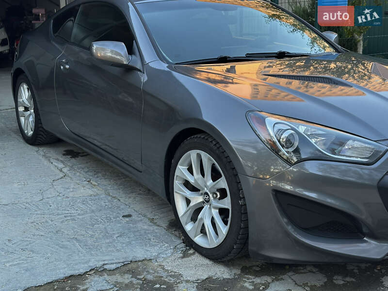 Купе Hyundai Genesis 2012 в Білгороді-Дністровському
