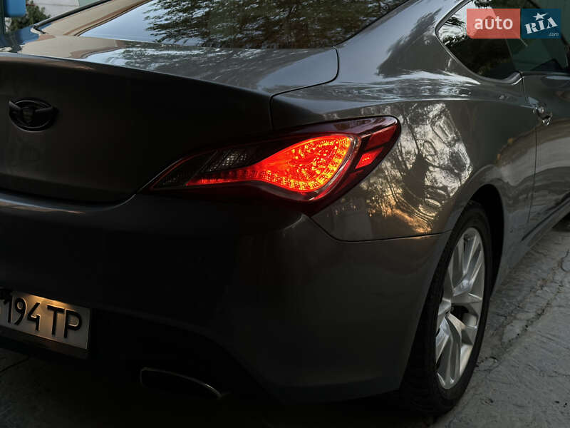 Купе Hyundai Genesis 2012 в Білгороді-Дністровському