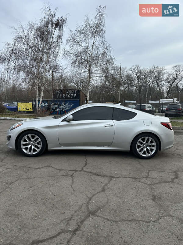 Купе Hyundai Genesis 2013 в Полтаві