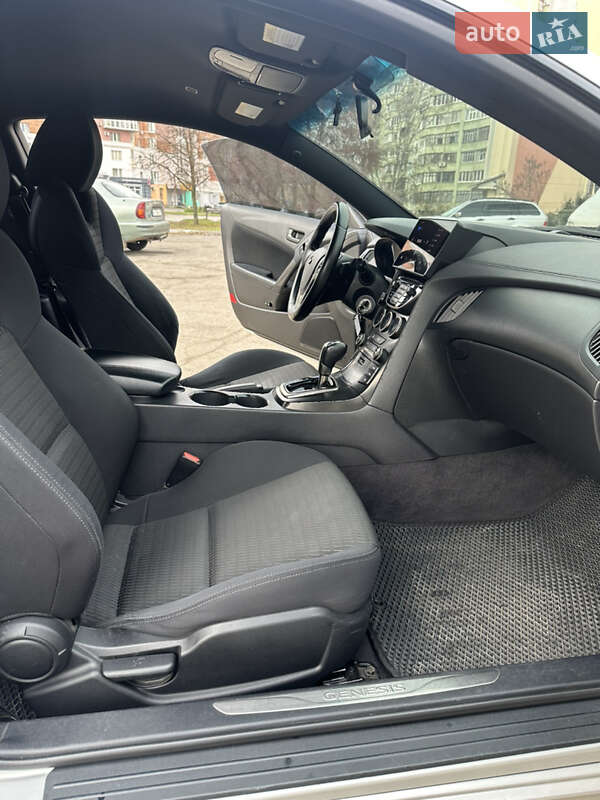 Купе Hyundai Genesis 2013 в Полтаві