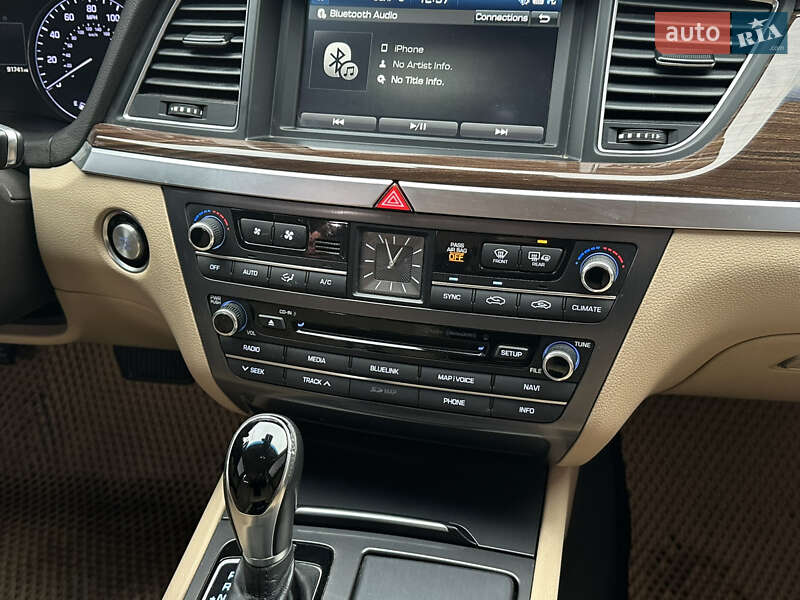 Седан Hyundai Genesis 2015 в Киеве