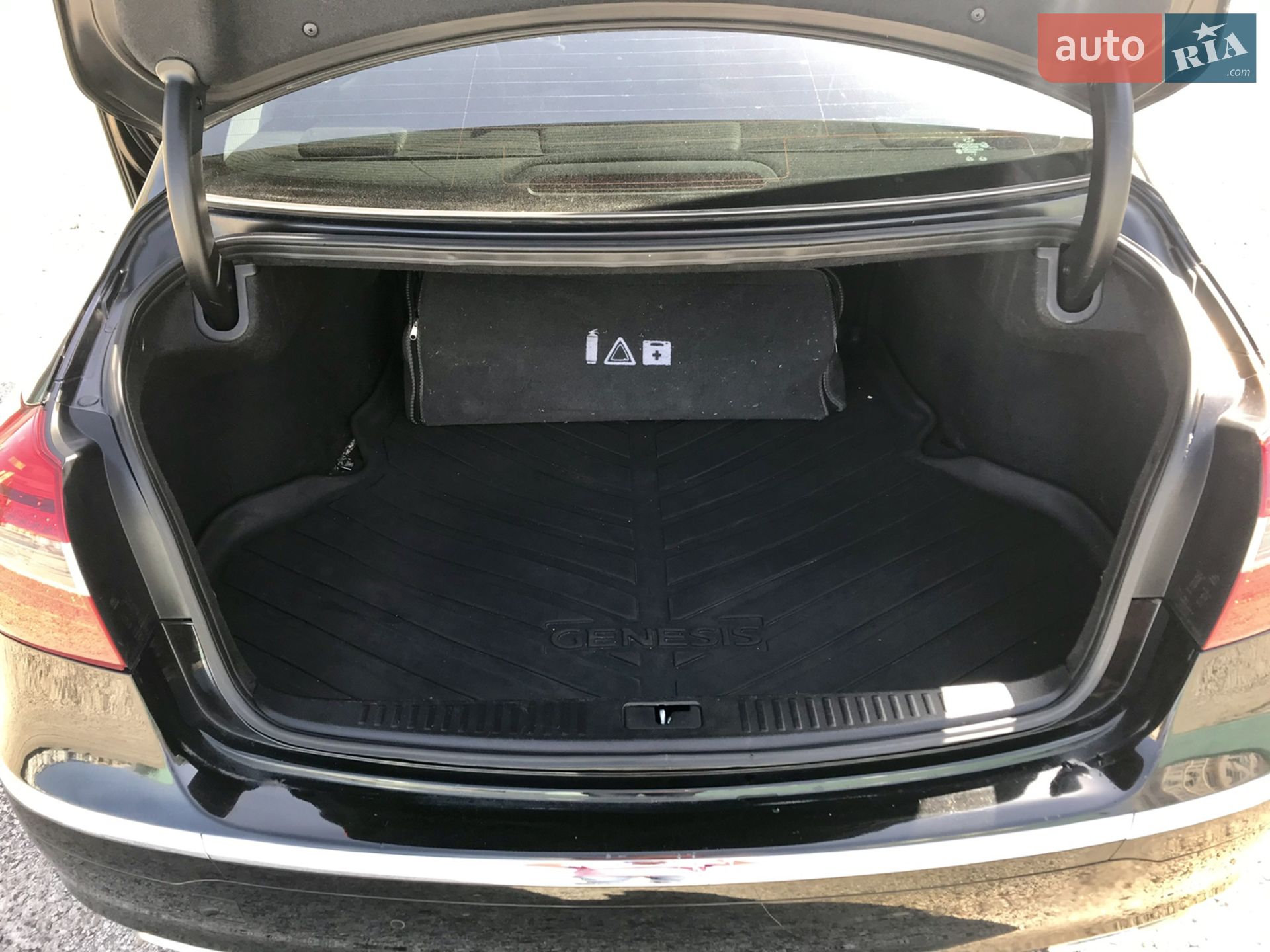 2013 Hyundai Genesis - мініатюра 12
