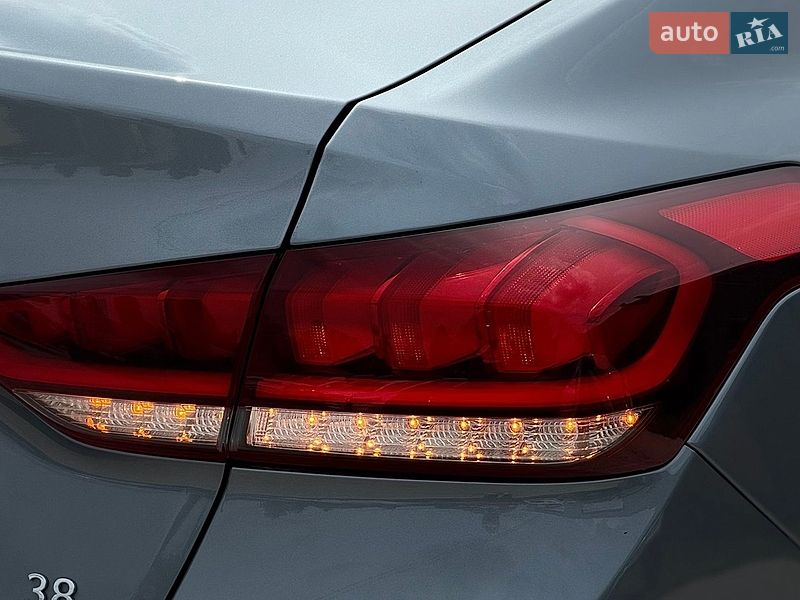 Седан Hyundai Genesis 2015 в Житомире