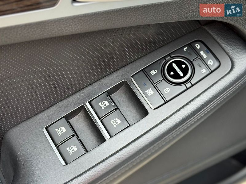 Седан Hyundai Genesis 2015 в Житомире