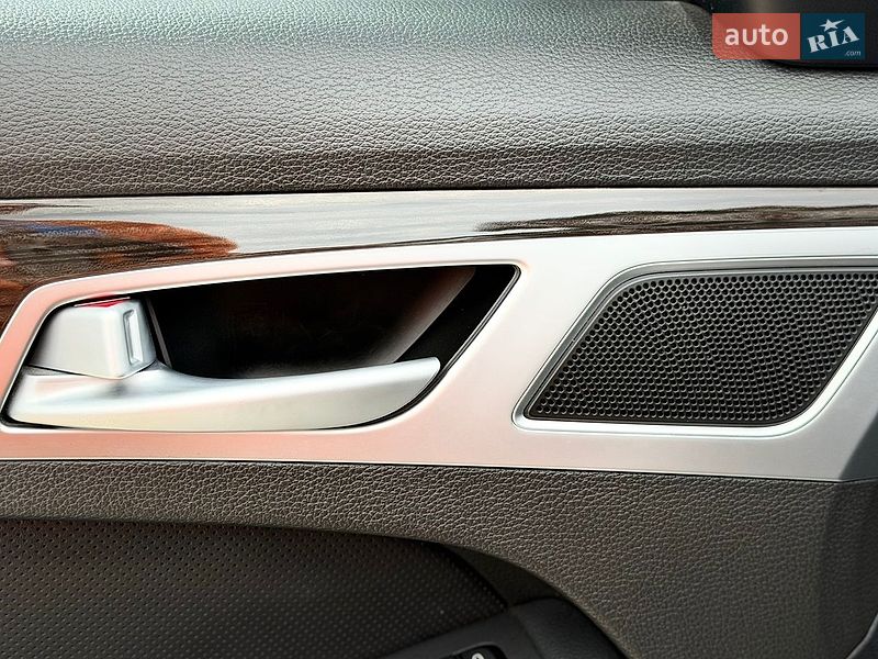 Седан Hyundai Genesis 2015 в Житомире