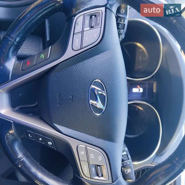 Внедорожник / Кроссовер Hyundai Grand Santa Fe 2016 в Черновцах