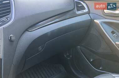 Внедорожник / Кроссовер Hyundai Grand Santa Fe 2016 в 