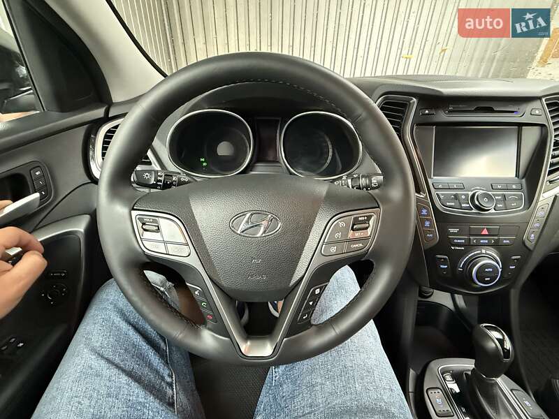 Внедорожник / Кроссовер Hyundai Grand Santa Fe 2016 в Киеве