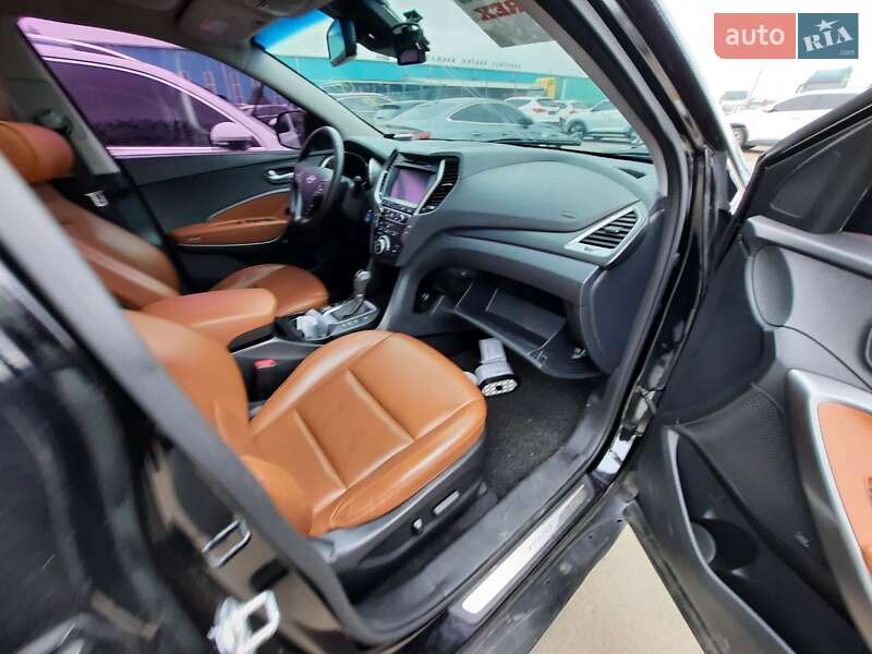 Внедорожник / Кроссовер Hyundai Grand Santa Fe 2016 в Ровно