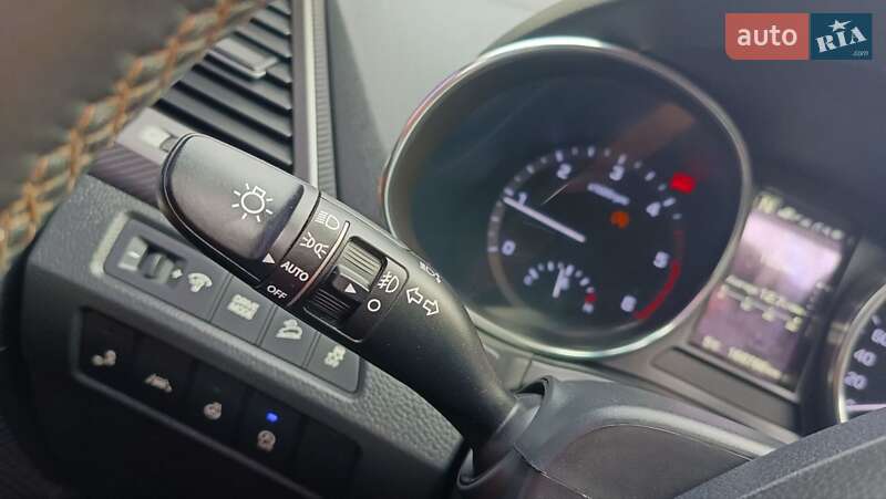 Внедорожник / Кроссовер Hyundai Grand Santa Fe 2016 в Ровно