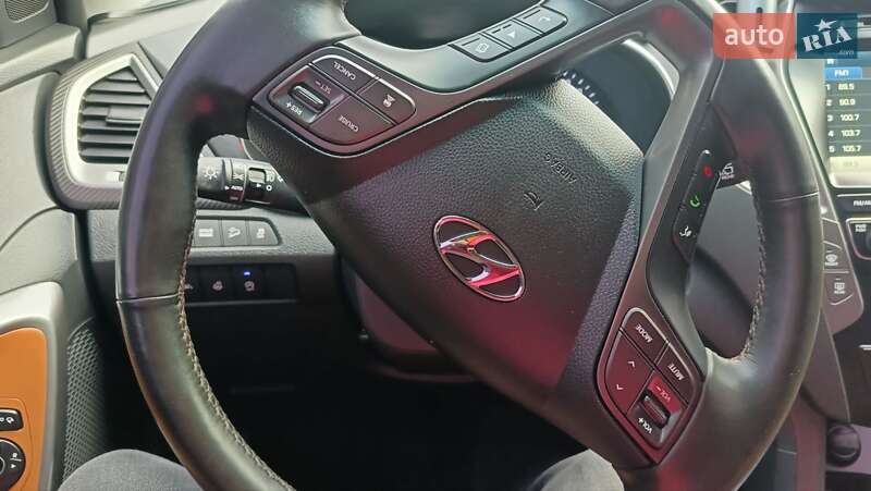 Внедорожник / Кроссовер Hyundai Grand Santa Fe 2016 в Ровно