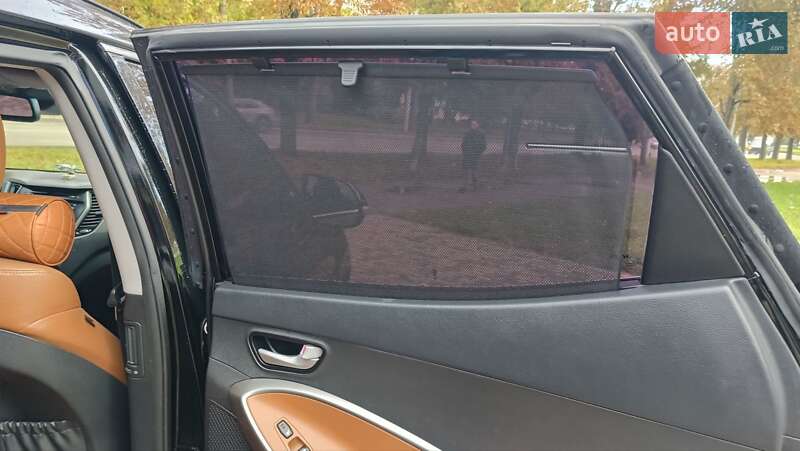 Внедорожник / Кроссовер Hyundai Grand Santa Fe 2016 в Ровно